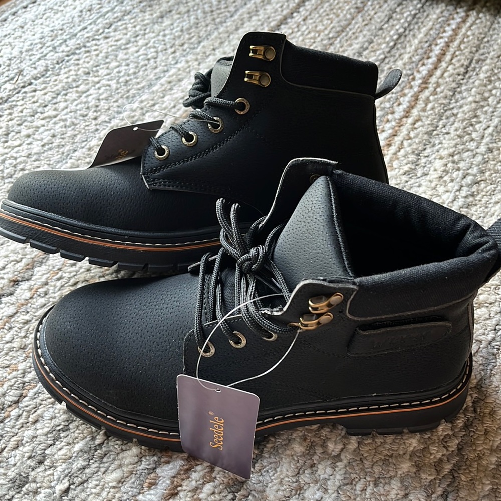 NWT Women’s Seedele Steel Toe Work Boots - NEW - Size 40.